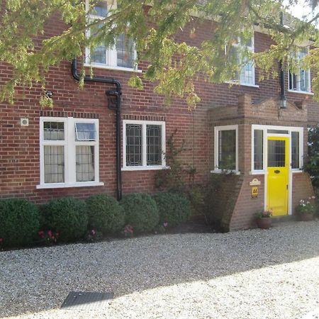 Hatsue Guest House Camberley Eksteriør bilde