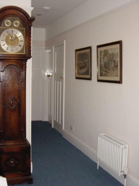 Hatsue Guest House Camberley Eksteriør bilde
