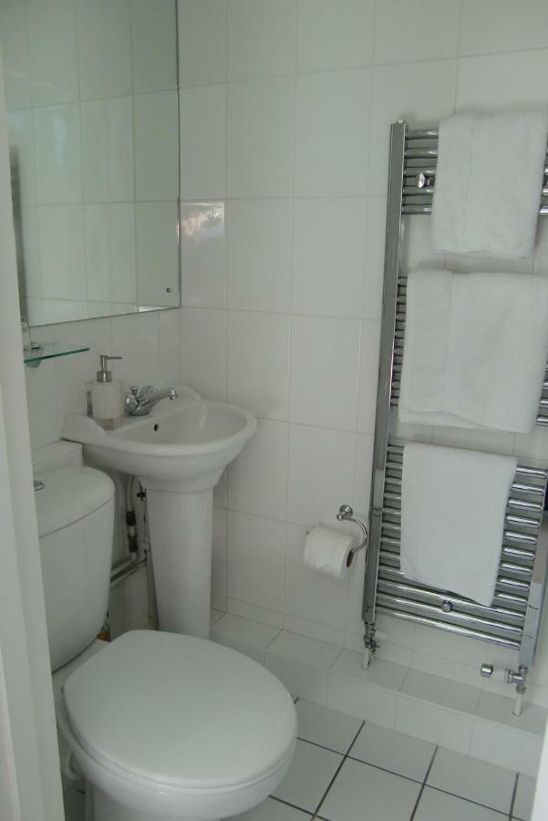 Hatsue Guest House Camberley Eksteriør bilde
