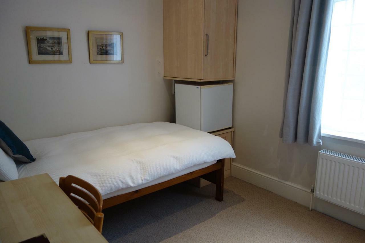Hatsue Guest House Camberley Eksteriør bilde