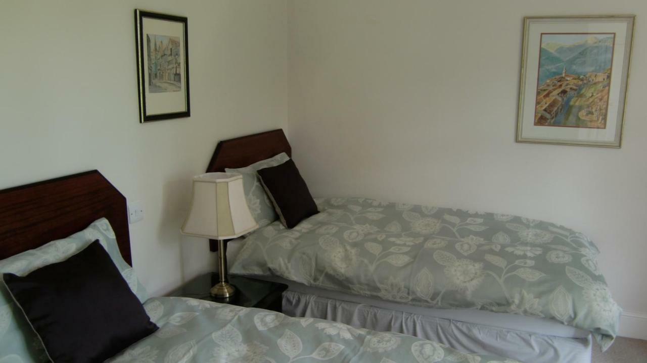 Hatsue Guest House Camberley Eksteriør bilde